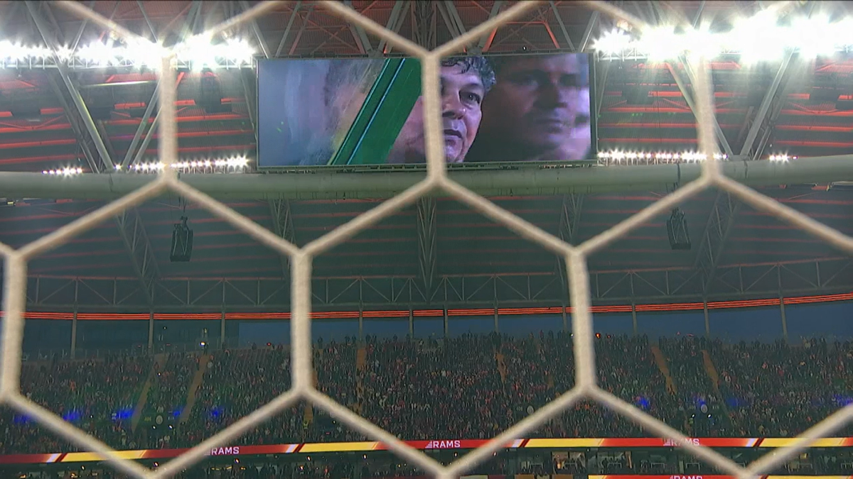 Mircea Lucescu, omagiat la Galatasaray - Kocaelispor