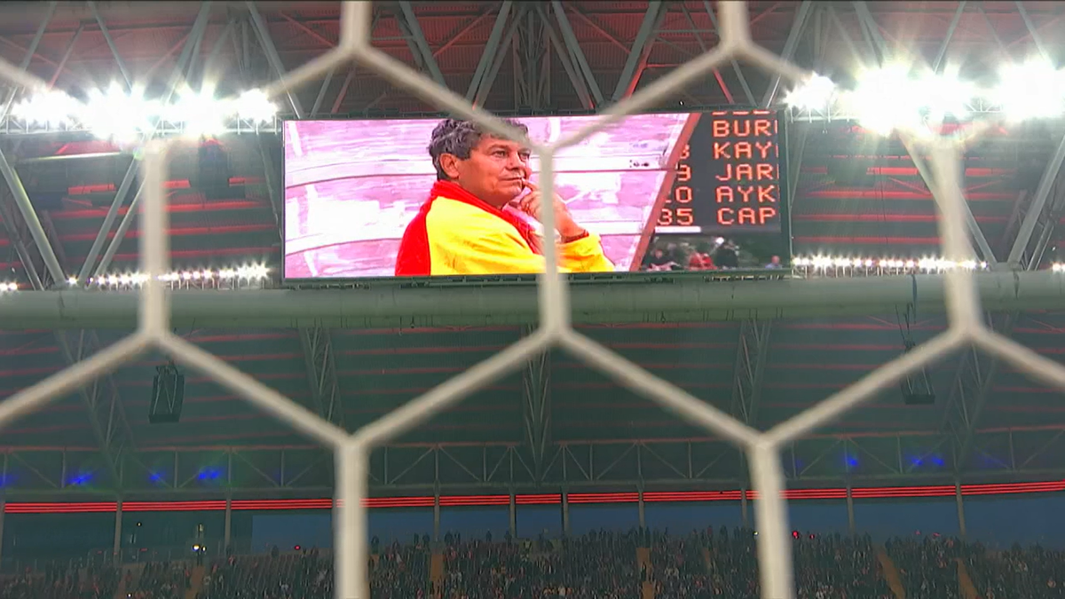 Mircea Lucescu, omagiat la Galatasaray - Kocaelispor