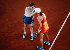 Sorana Cîrstea/Zhang Shuai - Jesika Maleckova/Miriam Skoch, finala de dublu de la Linz! Primul break al meciului