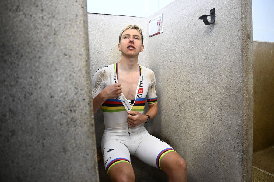 Wout van Aert a câștigat Paris-Roubaix 2026, Tadej Pogacar încă așteaptă recordul de Monumente: „Mă întorc, dar poate nu anul viitor”