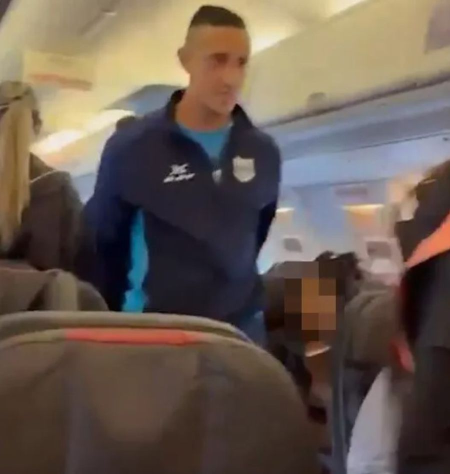 Un fotbalist a strigat în avion: „Bombă, sărim în aer!” » Reacția pasagerilor și cum s-a terminat totul