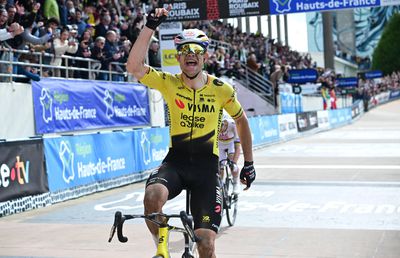 Wout van Aert a câștigat Paris-Roubaix 2026, Tadej Pogacar încă așteaptă recordul de Monumente: „Mă întorc, dar poate nu anul viitor”