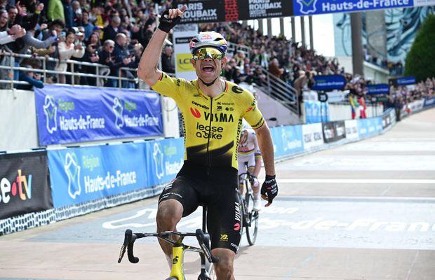 Wout van Aert a câștigat Paris-Roubaix 2026, Tadej Pogacar încă așteaptă recordul de Monumente: „Mă întorc, dar poate nu anul viitor”