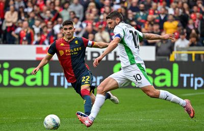 Genoa și Sassuolo au ieșit de la cabine cu câte un om mai puțin » Echipa lui Șucu s-a salvat pe final