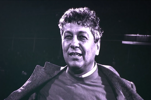 Ce diferență! Cum a arătat la Galatasaray momentul de reculegere în memoria lui Mircea Lucescu