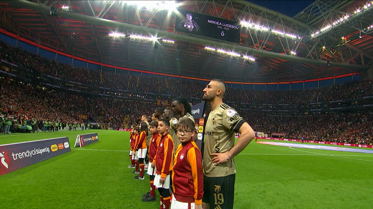 Mircea Lucescu, omagiat la Galatasaray - Kocaelispor