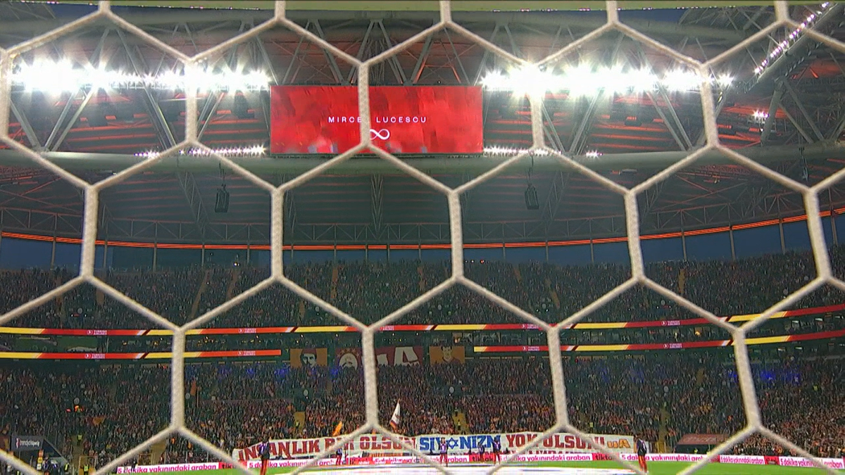 Mircea Lucescu, omagiat la Galatasaray - Kocaelispor