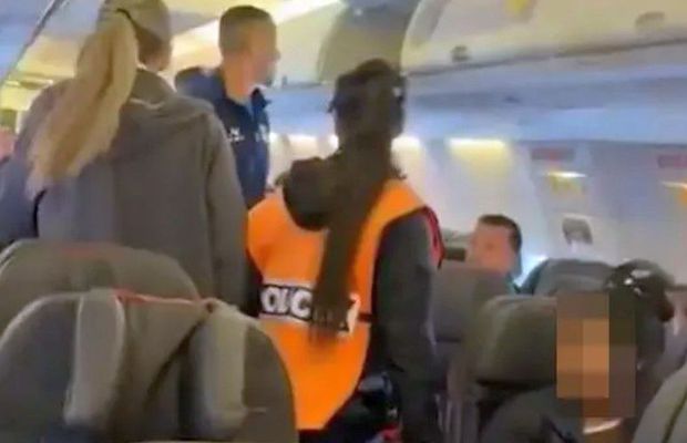 Un fotbalist a strigat în avion: „Bombă, sărim în aer!” » Reacția pasagerilor și cum s-a terminat totul