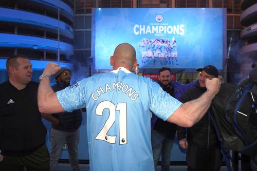 Fanii lui Manchester City au sărbătorit deja trofeul // Foto: Getty Images