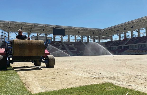 Imagini noi de la Stadionul Rapid! A început montarea gazonului pe arena din Giulești