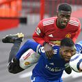 Ce purta Tuanzebe la mână în timpul partidei cu Leicester