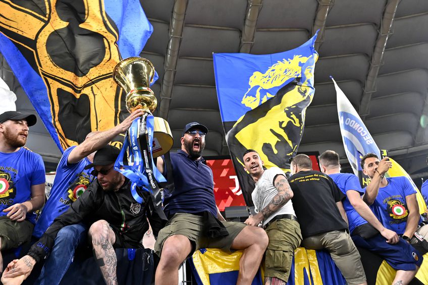 Fanii lui Inter Milano au scandat numele clubului Dinamo, în timpul finalei Cupei Italiei, câștigată în fața rivalei Juventus, scor 4-2.