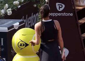 Sorana Cîrstea a răbufnit în meciul cu Ostapenko » A mers direct la arbitrul de linie: „Nu se poate juca!”