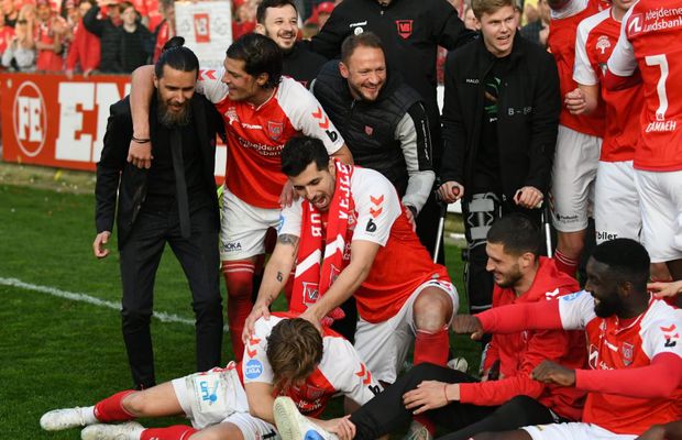 Români de succes în Danemarca: „Non-stop pe locul 1. Urmează un campionat de unde granzii Europei își fac transferurile” » Imagini de senzație de la promovarea fostului șef dinamovist