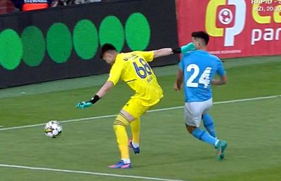 Gafă hilară în meciul decisiv pentru barajul de Conference League » Fostul portar de la FCSB s-a făcut de râs în prelungiri