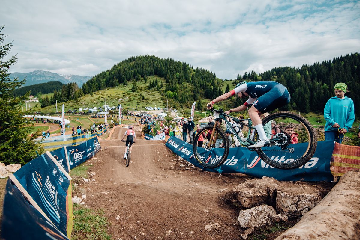 O junioare din Slovenia face senzație la Campionatele Europene de Mountain Bike