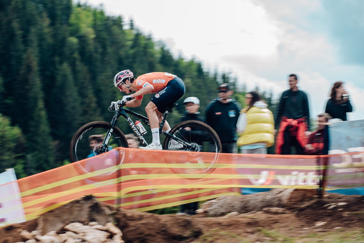 O junioare din Slovenia face senzație la Campionatele Europene de Mountain Bike