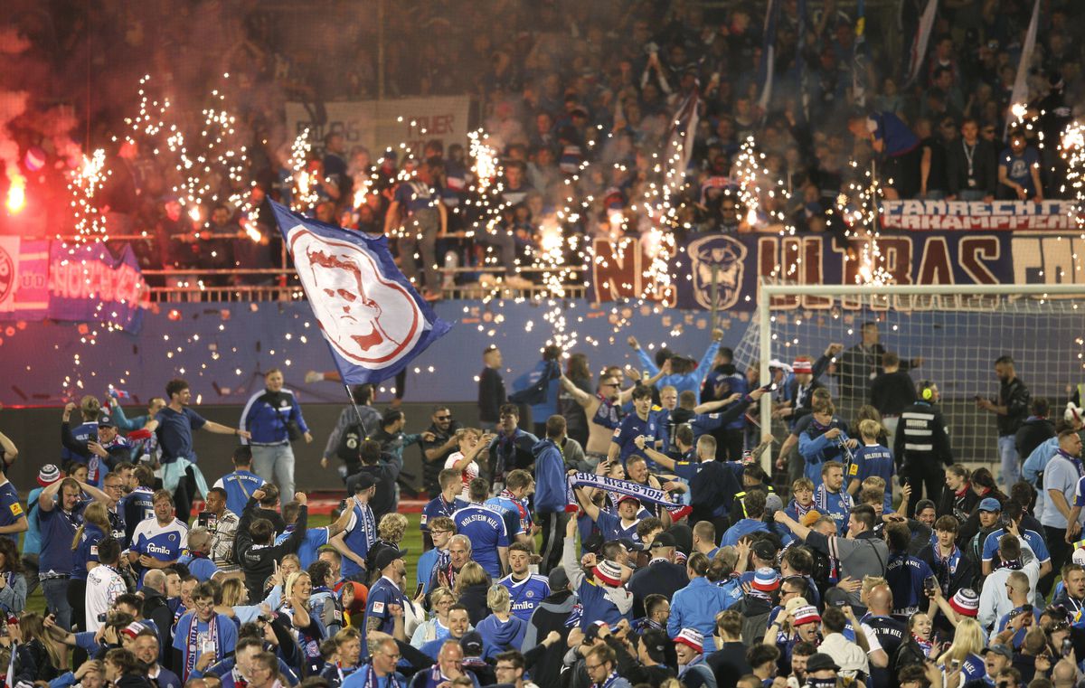 Kiel a promovat în Bundesliga. Suporterii au declanșat fiesta
