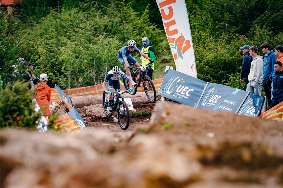 O junioare din Slovenia face senzație la Campionatele Europene de Mountain Bike