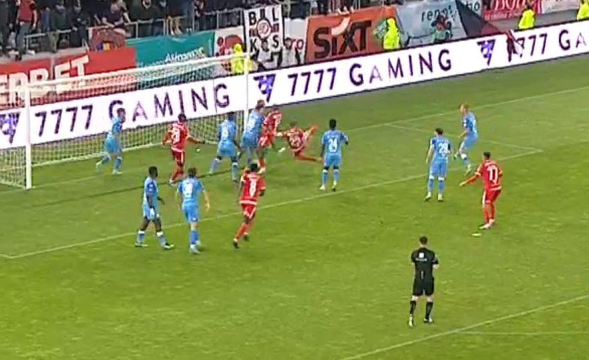 Omul băgat special de Rednic cu Dinamo, două gafe de amator în 5 minute!