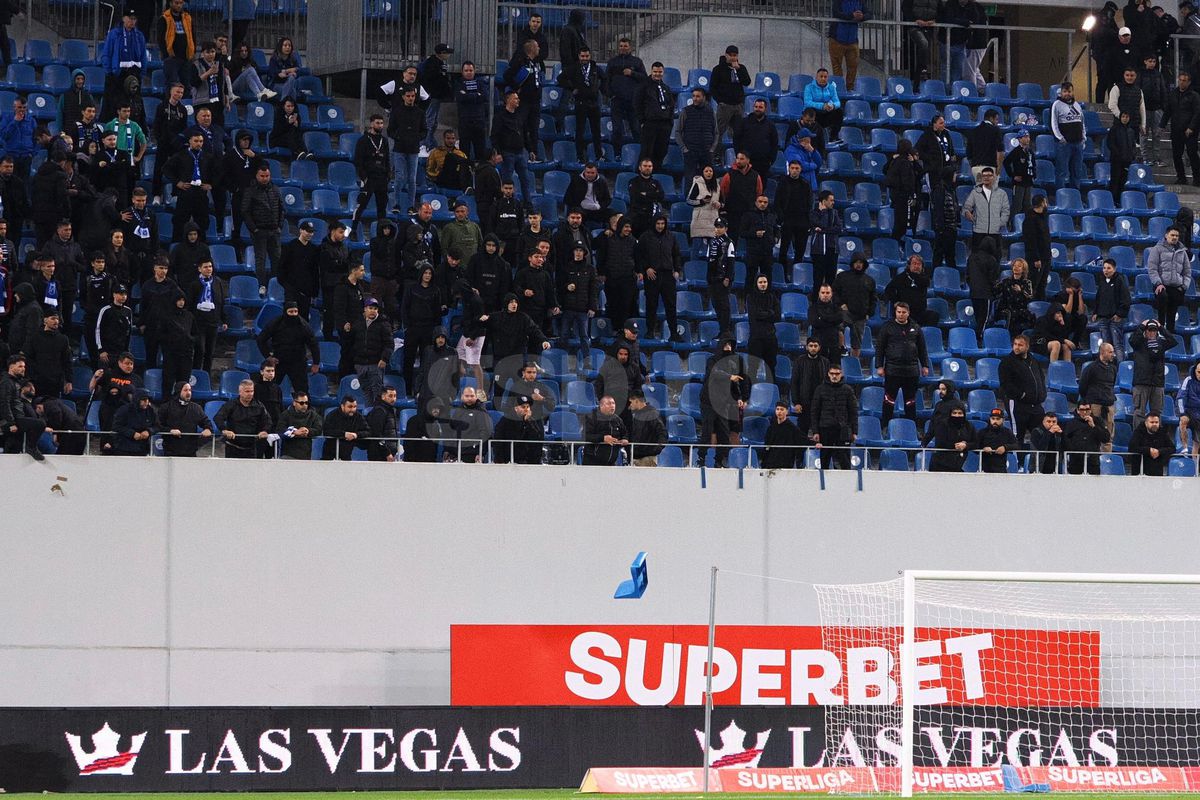 FCU Craiova - Hermannstadt. Scaune aruncate pe teren, meci întrerupt