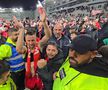 Fanii lui Dinamo au intrat pe teren ca după titlu și au scandat numele lui Mircea Rednic / FOTO: Raed Krishan (GSP)