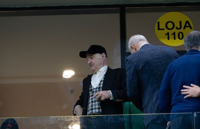 IMAGINEA SERII » Cum a fost surprins Gigi Becali la lojele Arenei Naționale, alături de unul dintre favoriții săi