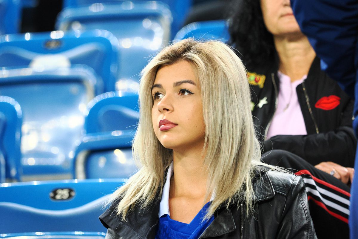 Scandal uriaș la Craiova » FCU a retrogradat, ultrașii au distrus peluza și au întrerupt meciul cu Hermannstadt