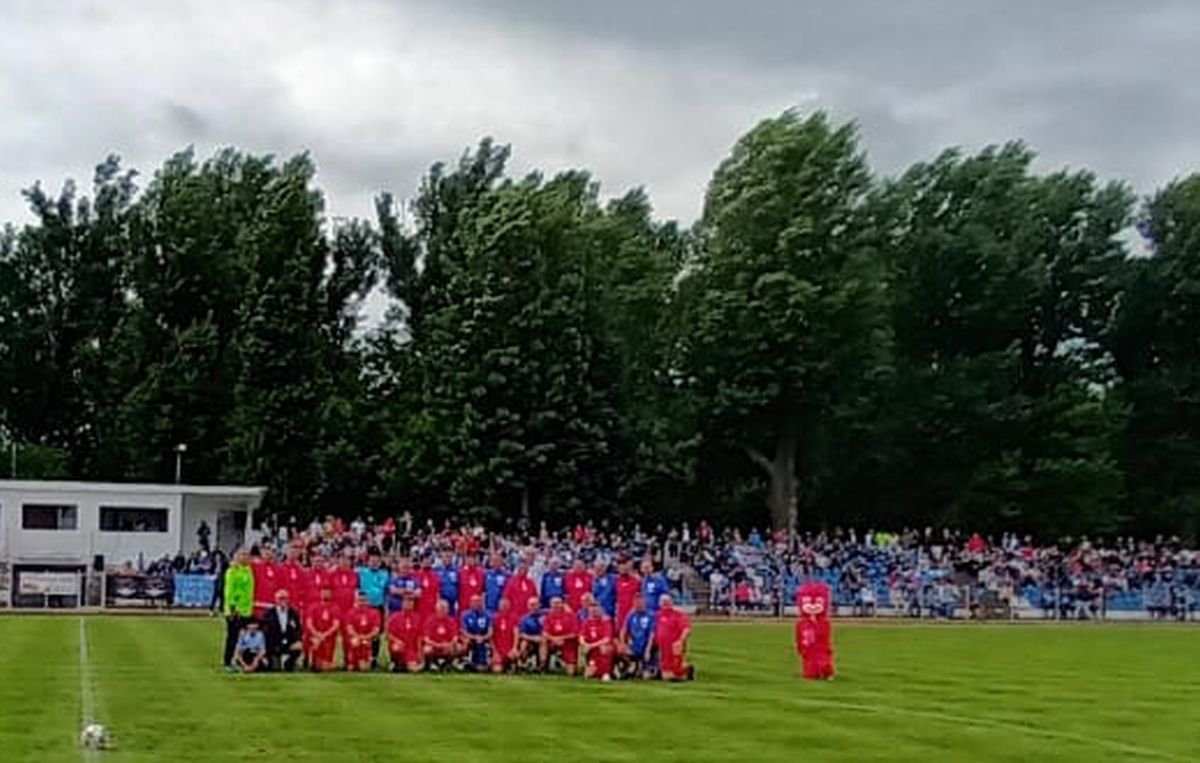 Stadion redenumit la Caracal, în memoria fostului președinte al Universității Craiova » Vedetele Științei și politicienii orașului au jucat un demonstrativ