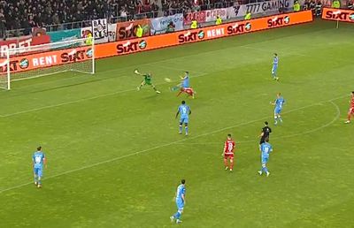 Omul băgat special de Rednic cu Dinamo, două gafe de amator în 5 minute!