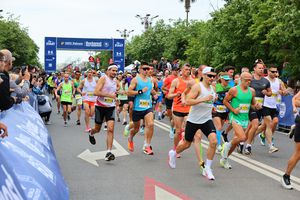 10.000 de alergători la startul OMV Petrom Bucharest HLF MARATHON 2024