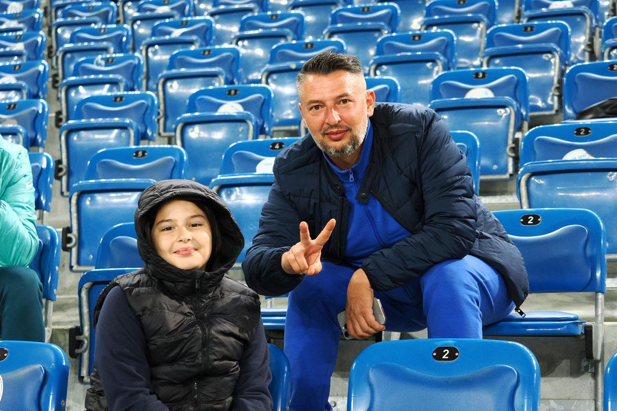 Scandal uriaș la Craiova » FCU a retrogradat, ultrașii au distrus peluza și au întrerupt meciul cu Hermannstadt