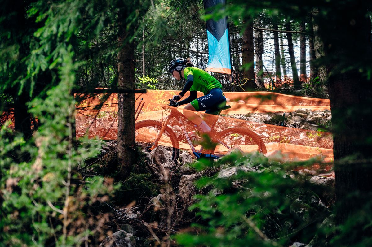 O junioare din Slovenia face senzație la Campionatele Europene de Mountain Bike