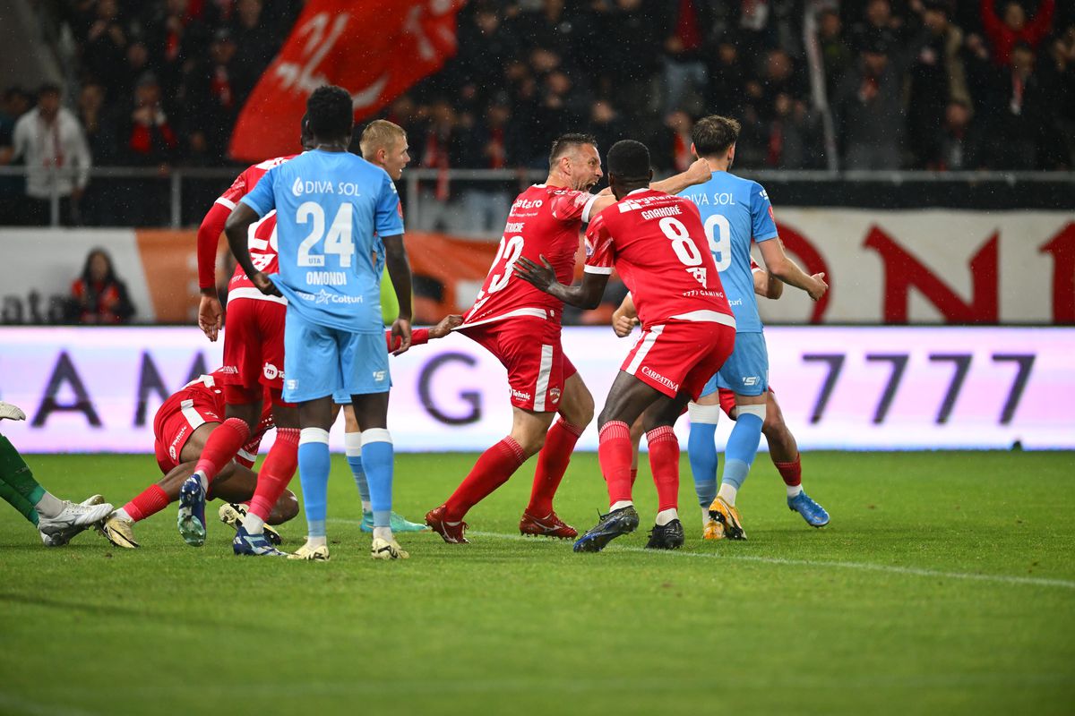 Dinamo și Botoșani joacă meciurile decisive pentru salvare în deplasare