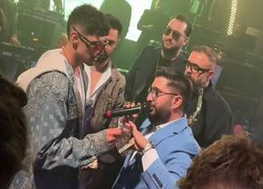 Imagini SENZAȚIONALE de la petrecerea campionilor » Florinel Coman, dedicații până în zorii zilei: „Atacant de meserie, și când stă pe loc înscrie!”