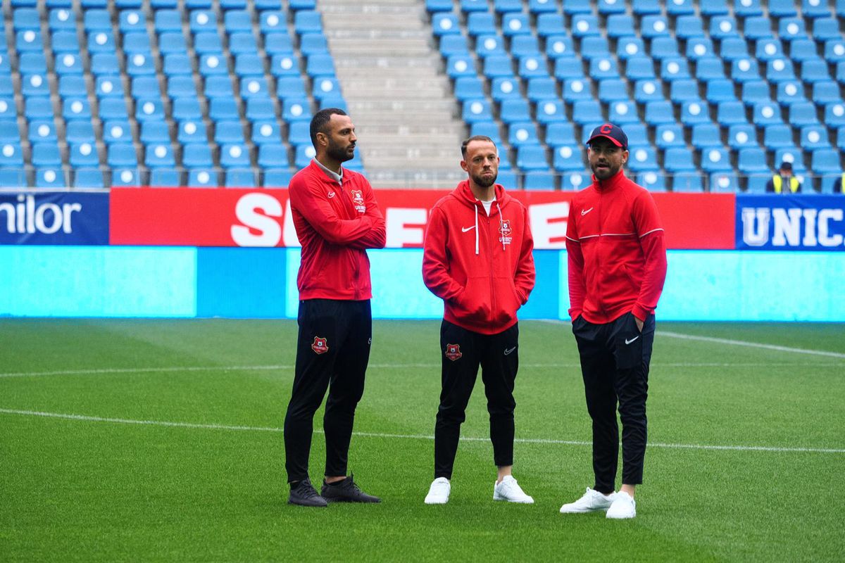 Scandal uriaș la Craiova » FCU a retrogradat, ultrașii au distrus peluza și au întrerupt meciul cu Hermannstadt