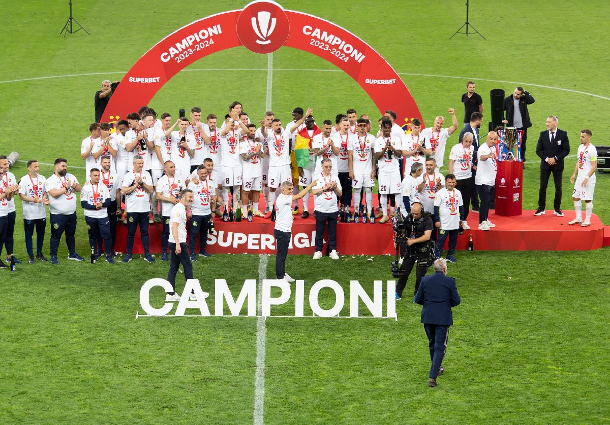 „Tovarășul Talpan e subordonatul meu!” » Ilie Năstase, extravagant la petrecerea FCSB: imagini spectaculoase surprinse de GSP și afirmația contondentă la adresa CSA