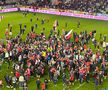 Fanii lui Dinamo au intrat pe teren ca după titlu și au scandat numele lui Mircea Rednic / FOTO: Remus Dinu (GSP)