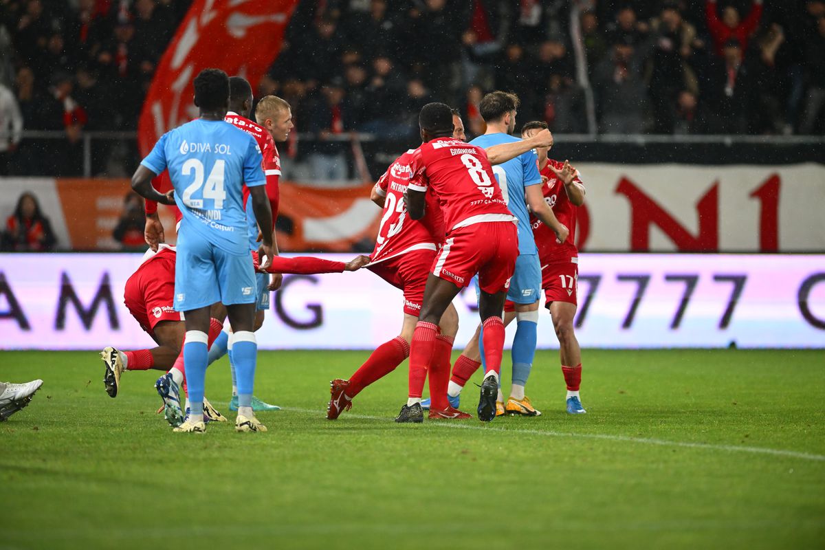 Dinamo și Botoșani joacă meciurile decisive pentru salvare în deplasare
