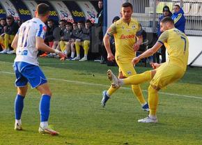 Petrolul vs Poli Iași, în runda #14 din Superligă, se joacă acum » Moldovenii au rămas în 10 oameni