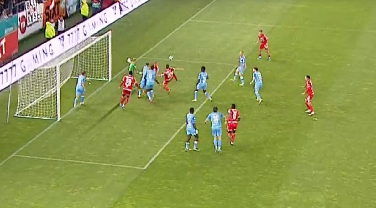 Omul băgat special de Rednic cu Dinamo, două gafe de amator în 5 minute!