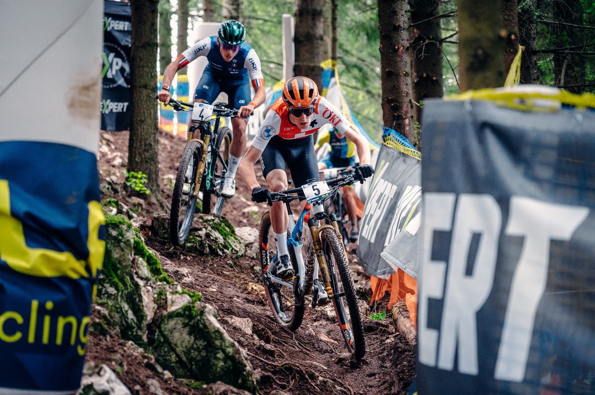 O junioare din Slovenia face senzație la Campionatele Europene de Mountain Bike