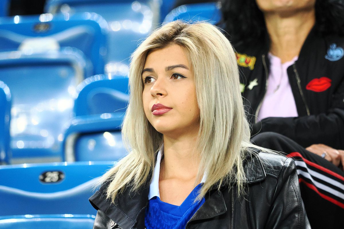 Scandal uriaș la Craiova » FCU a retrogradat, ultrașii au distrus peluza și au întrerupt meciul cu Hermannstadt