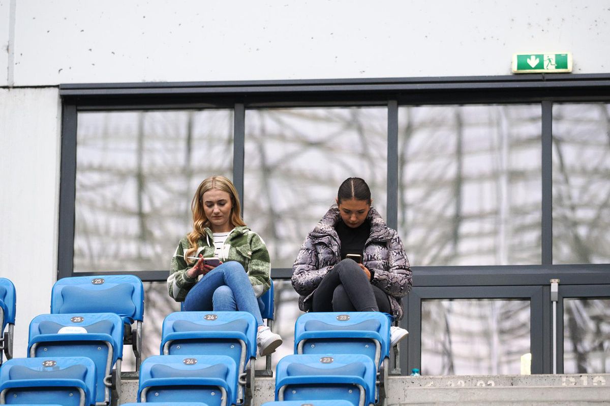 Scandal uriaș la Craiova » FCU a retrogradat, ultrașii au distrus peluza și au întrerupt meciul cu Hermannstadt