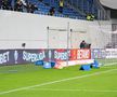 FCU Craiova - Hermannstadt. Scaune aruncate pe teren, meci întrerupt/ foto: Ionuț Iordache (GSP)