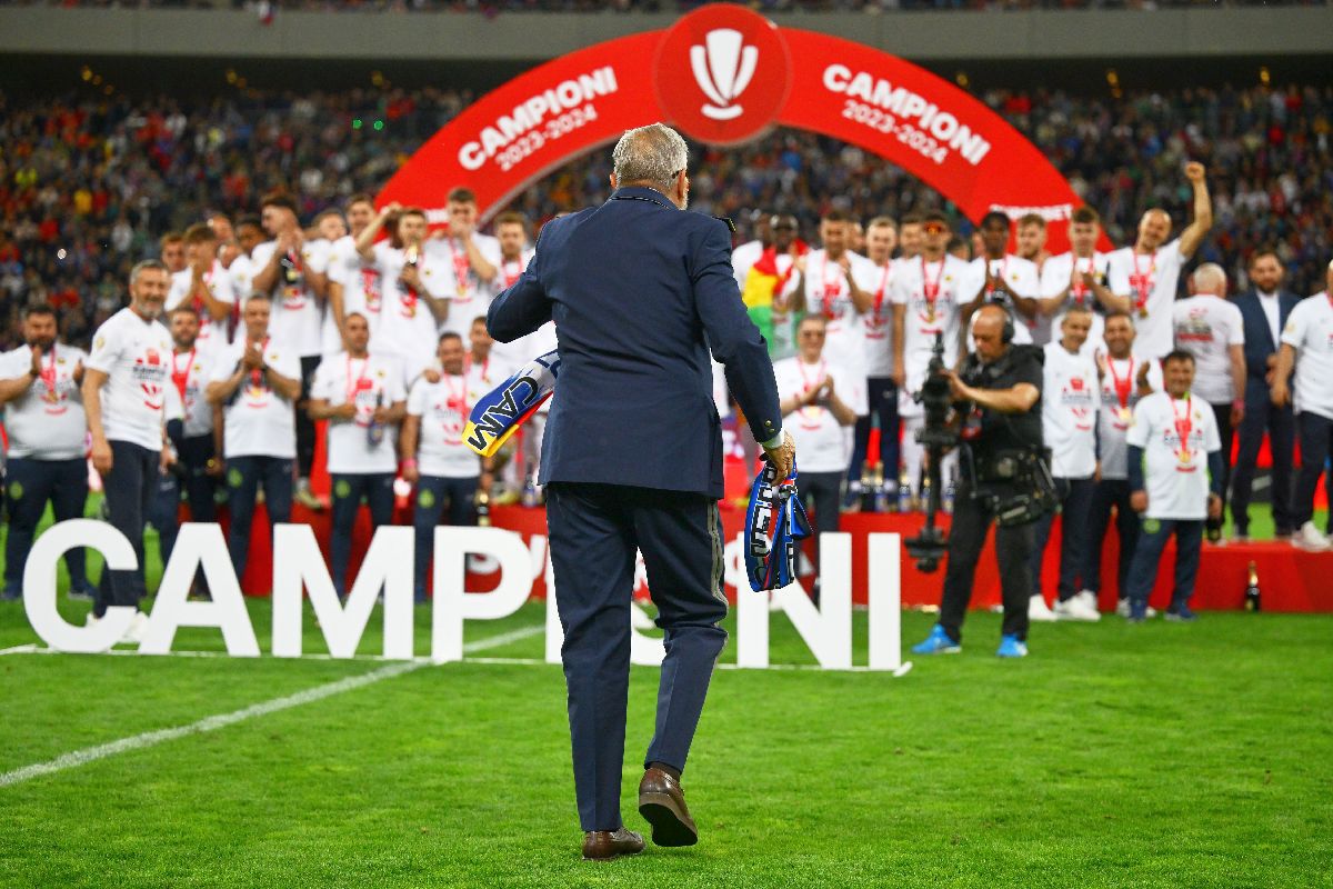 „Tovarășul Talpan e subordonatul meu!” » Ilie Năstase, extravagant la petrecerea FCSB: imagini spectaculoase surprinse de GSP și afirmația contondentă la adresa CSA