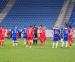 FCU Craiova - Hermannstadt. Scaune aruncate pe teren, meci întrerupt/ foto: Ionuț Iordache (GSP)