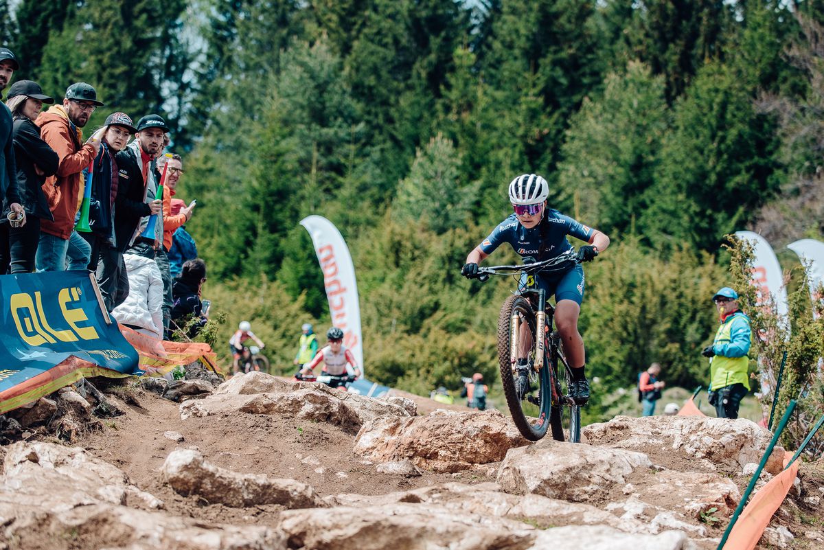 O junioare din Slovenia face senzație la Campionatele Europene de Mountain Bike