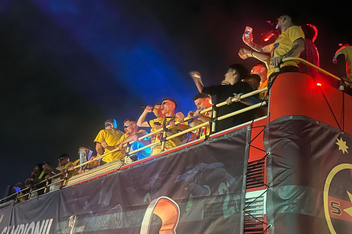 I-au ironizat pe rapidiști și la paradă: „Căpriorilor, haideți la Ateneu!”