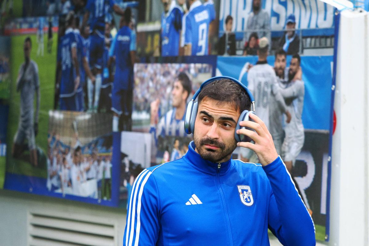 Scandal uriaș la Craiova » FCU a retrogradat, ultrașii au distrus peluza și au întrerupt meciul cu Hermannstadt